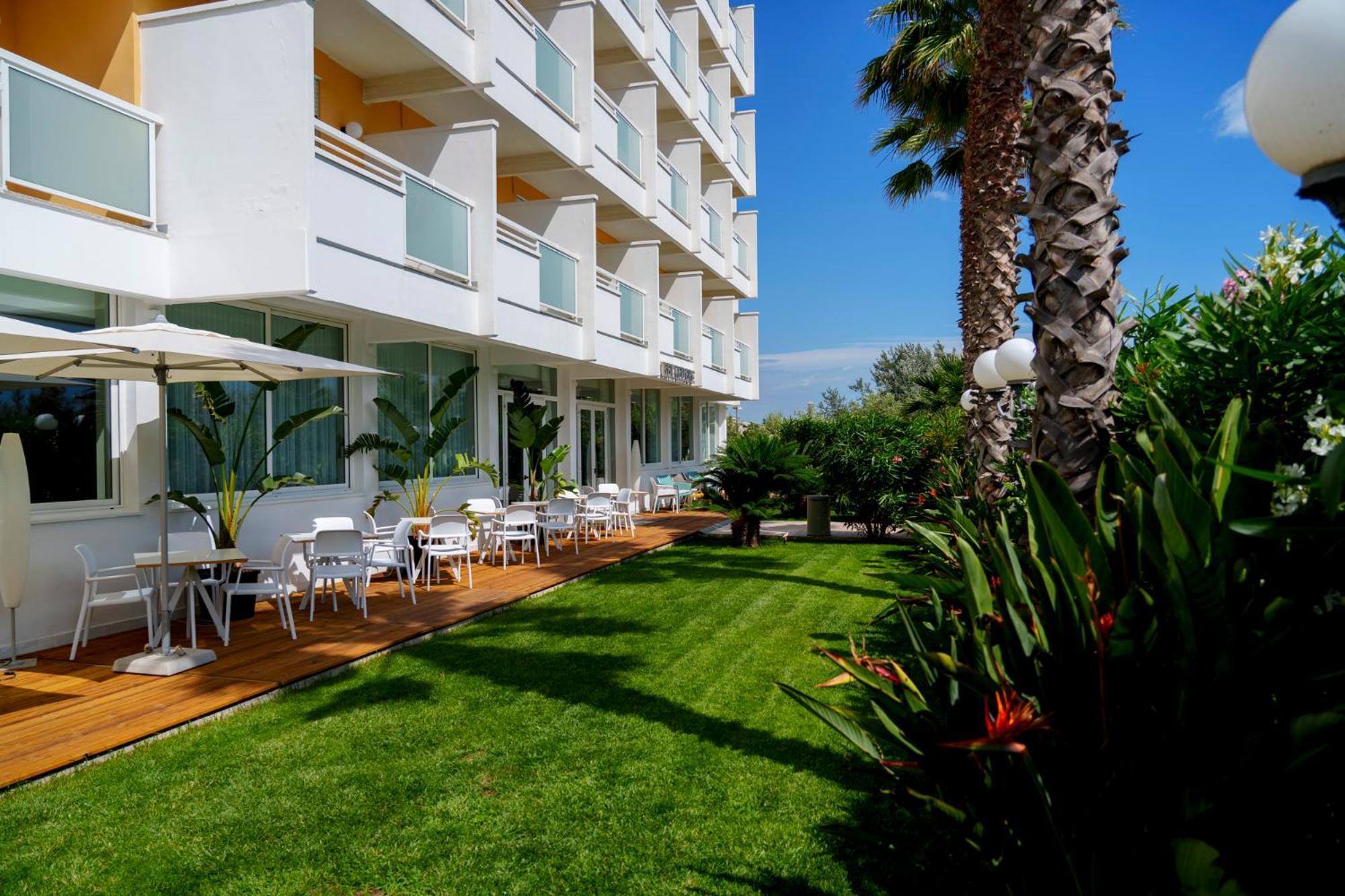Hotel Belvedere Martinsicuro Buitenkant foto