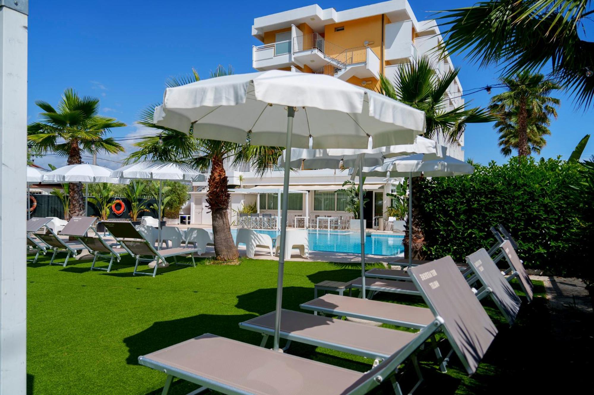 Hotel Belvedere Martinsicuro Buitenkant foto